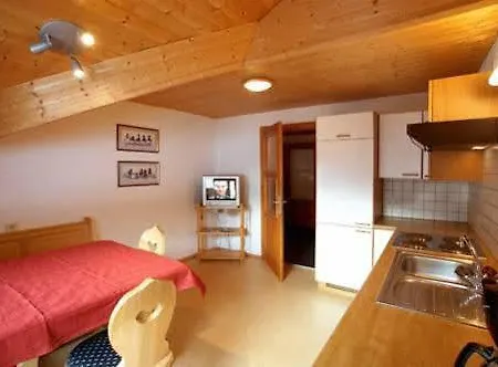Haus Renate فندق